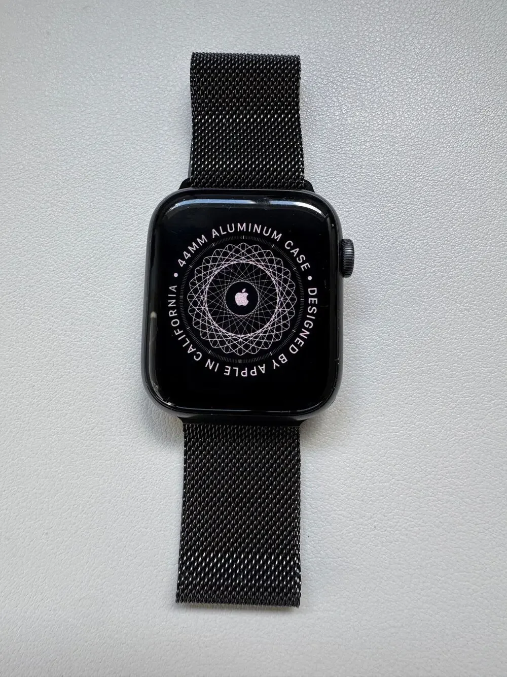 Apple Watch Series 6 | 44mm GPS+Cellular on Milanese Loop | Space Gray